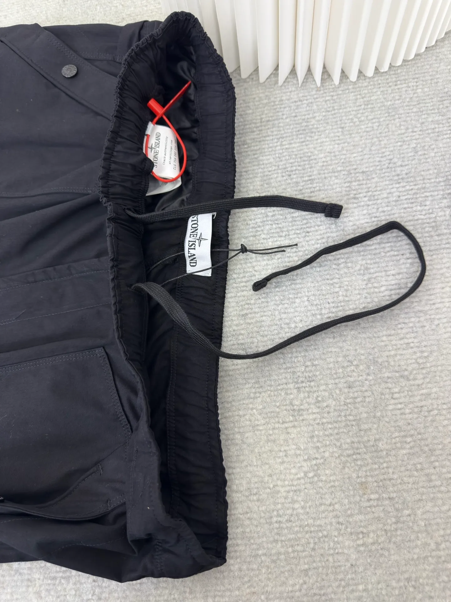 P450 Stonelsland emblem casual trousers, genuine version - physical counter - top luxury quality 🆚Instant sale of all versions on the market. Customized Yunmian Yixu moisture-permeable soft satin, refreshing and breathable, comfortable and skin-friendly. The black base is calm and atmospheric. The iconic Stonesland emblem on the side of the trousers is like a unique medal, highlighting the brand's imprint. Abandoning complexity, simple lines outline a neat version, and outline a casual and free style. Calmly interpret a unique style chapter. Size: 34 36 38 40